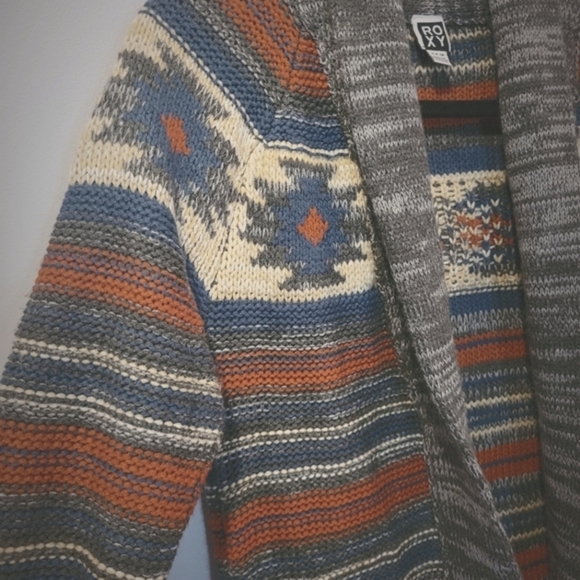 Awesome Roxy Aztec Style Knit Cardigan - Picture 2 of 6